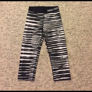 Small Nike Pro workout leggings