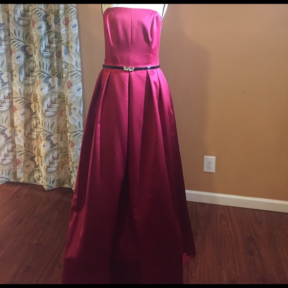 Dress - Picture 1 of 3