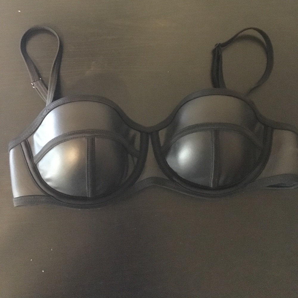 TRIANGL Milly- New York NOIR top