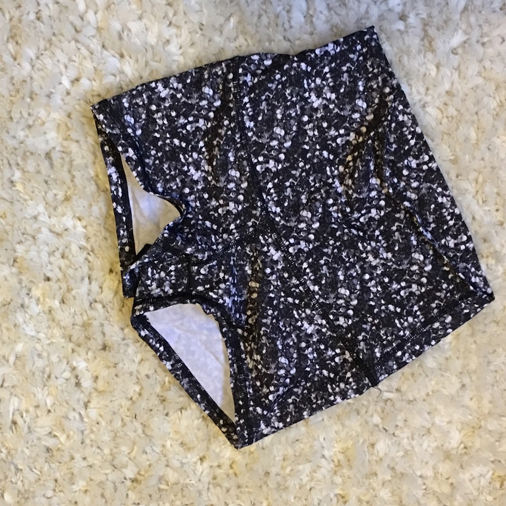 Lululemon roll down hot shorts