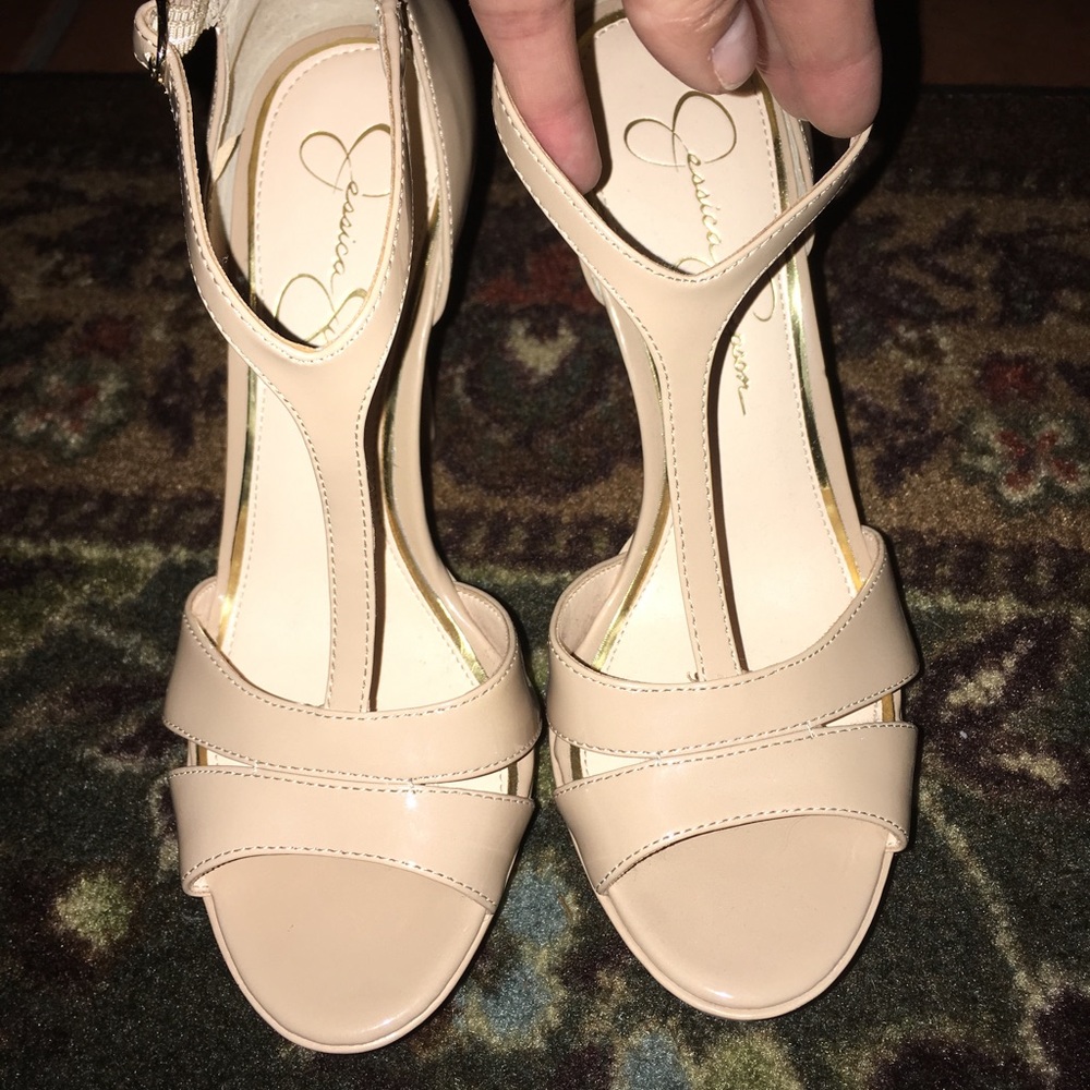 BRAND NEW! Jessica Simpson nude heels. Size 8.