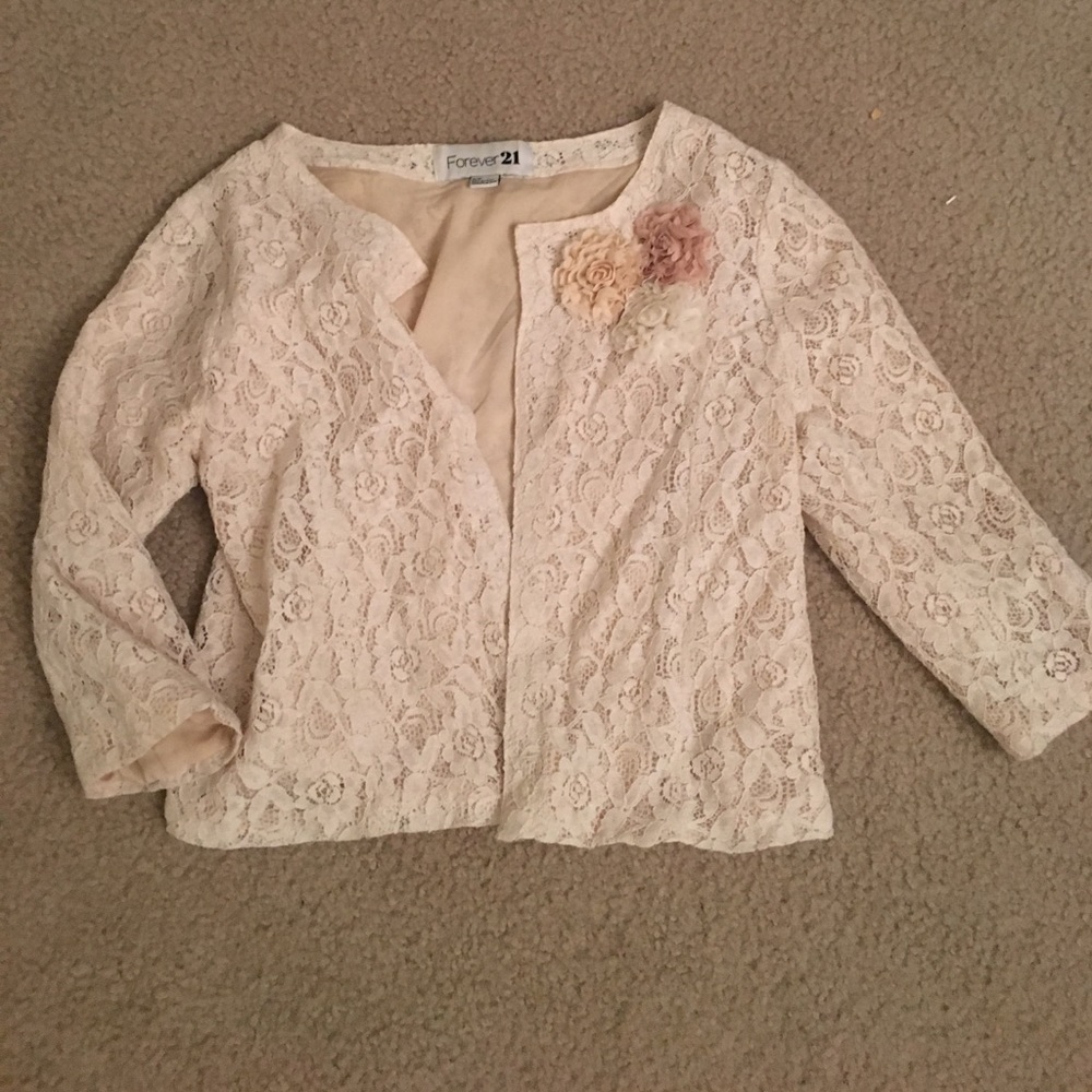 {never worn} Lace jacket with cute flower detail