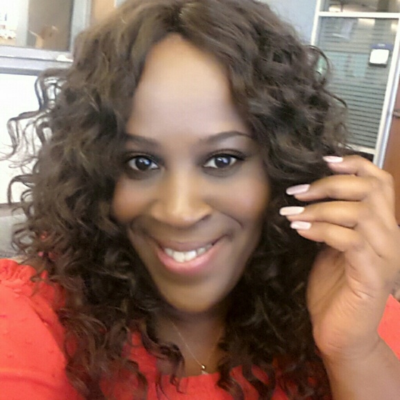 Meet your Posher, Mia - Picture 2 of 3