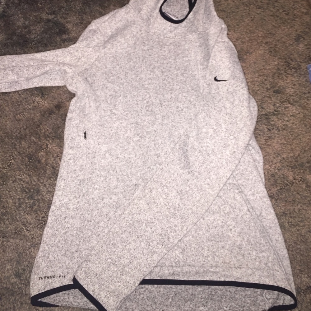 Nike women's therma-fit sweater shirt