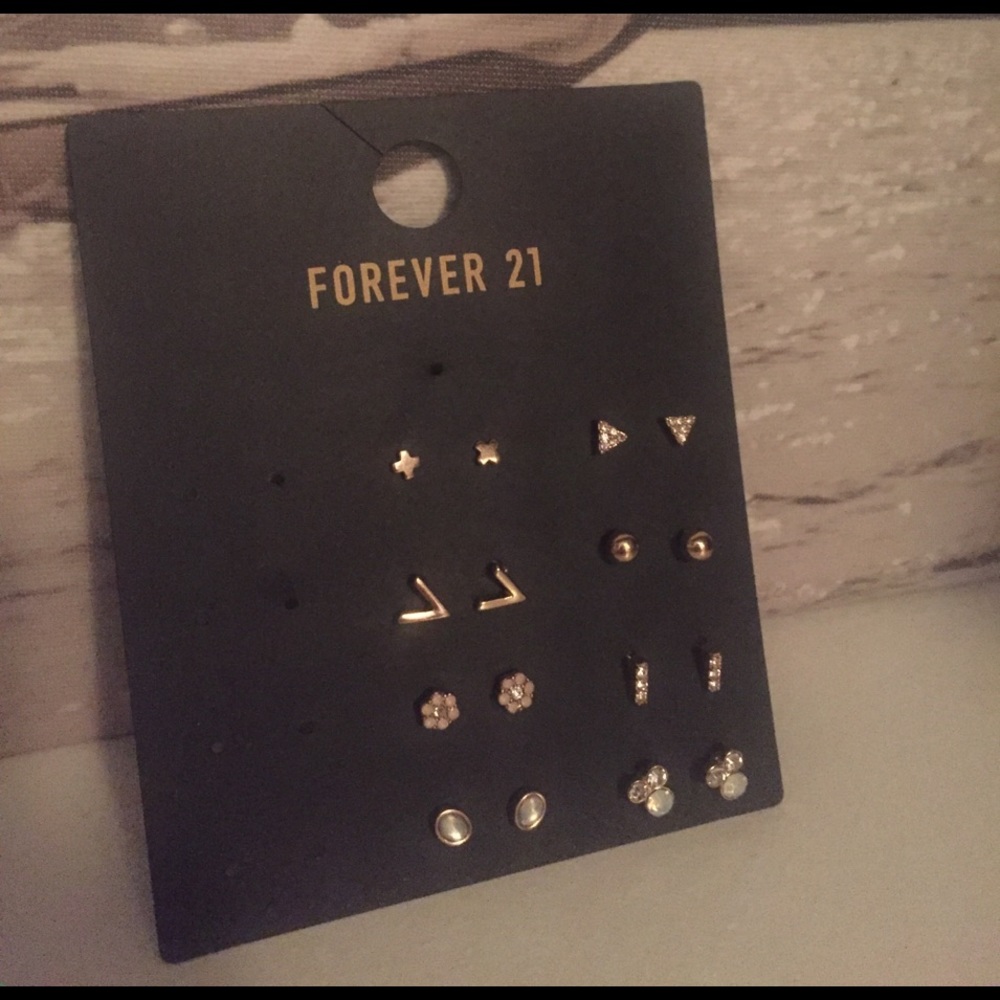 Forever 21 Earring Bundle (8 Pairs)