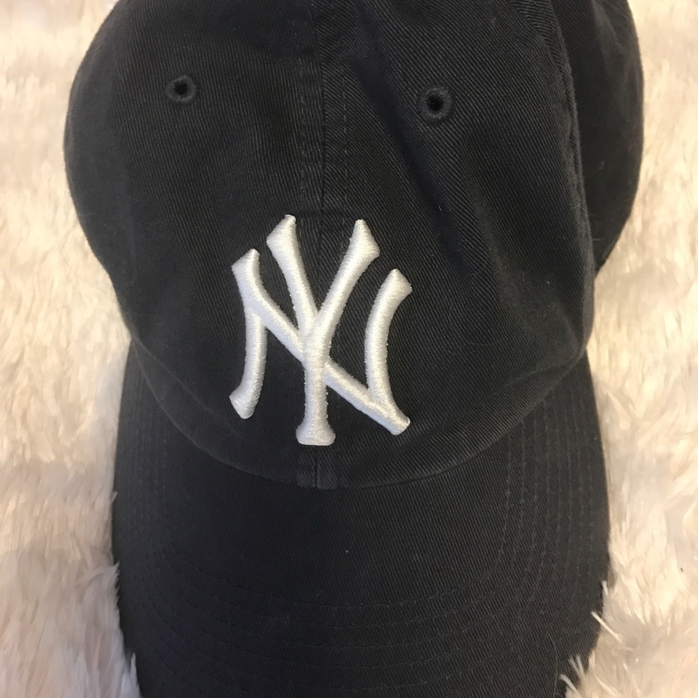 New York Yankees hat.
