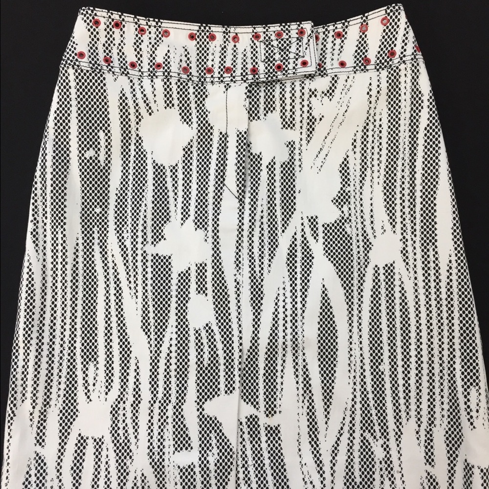 Super Sexy Black & White, Red Grommets at Waist