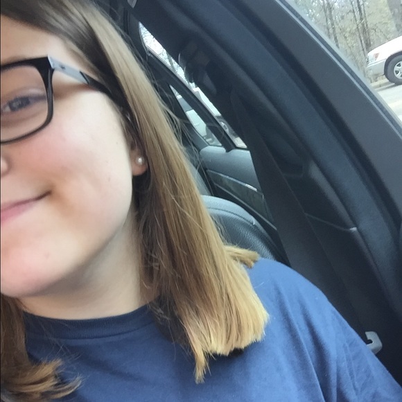 Meet your Posher, Madi - Picture 2 of 3