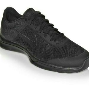 Black Nike in-season tr5