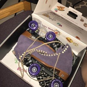 Moxi purple roller blades