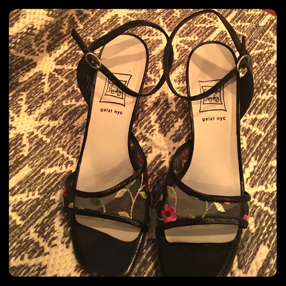 Cynthia Rowland Black and lace dress shoes