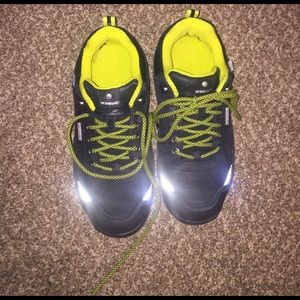 Size 9  ice bug hiking shoe-water proof