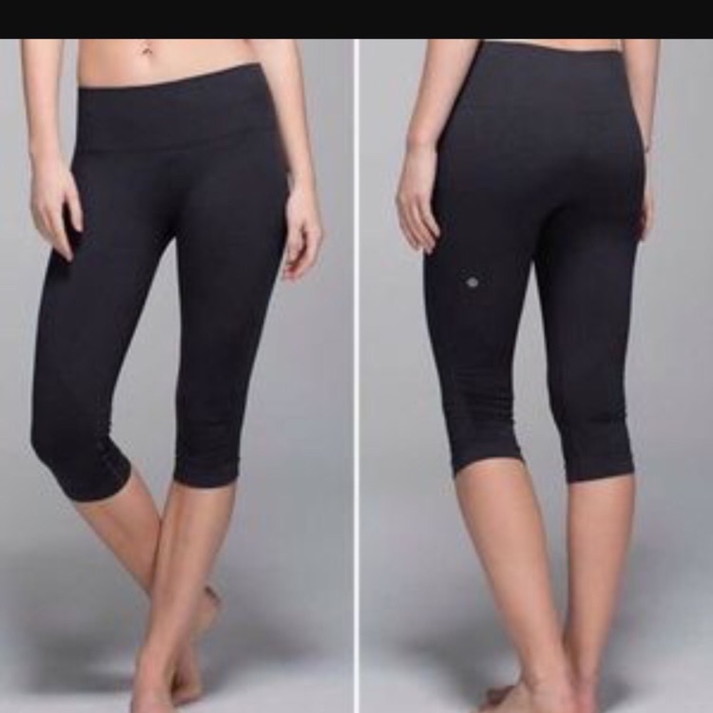 Lulu crop yoga pants
