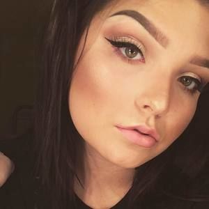 Meet your Posher, Hallie