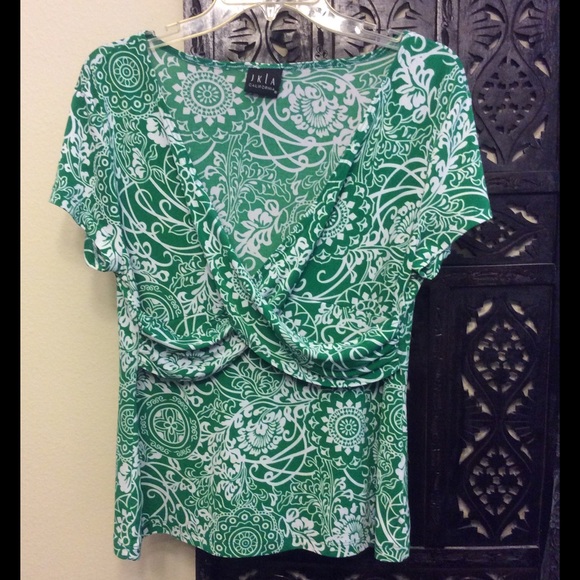 JKLA CALIFORNIA Tops - 💚Beautiful Blouse 💚