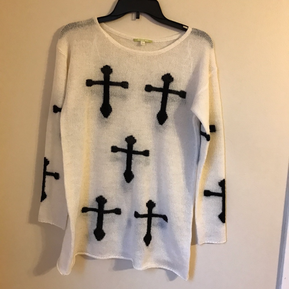 Gianni Bini white top with black crosses