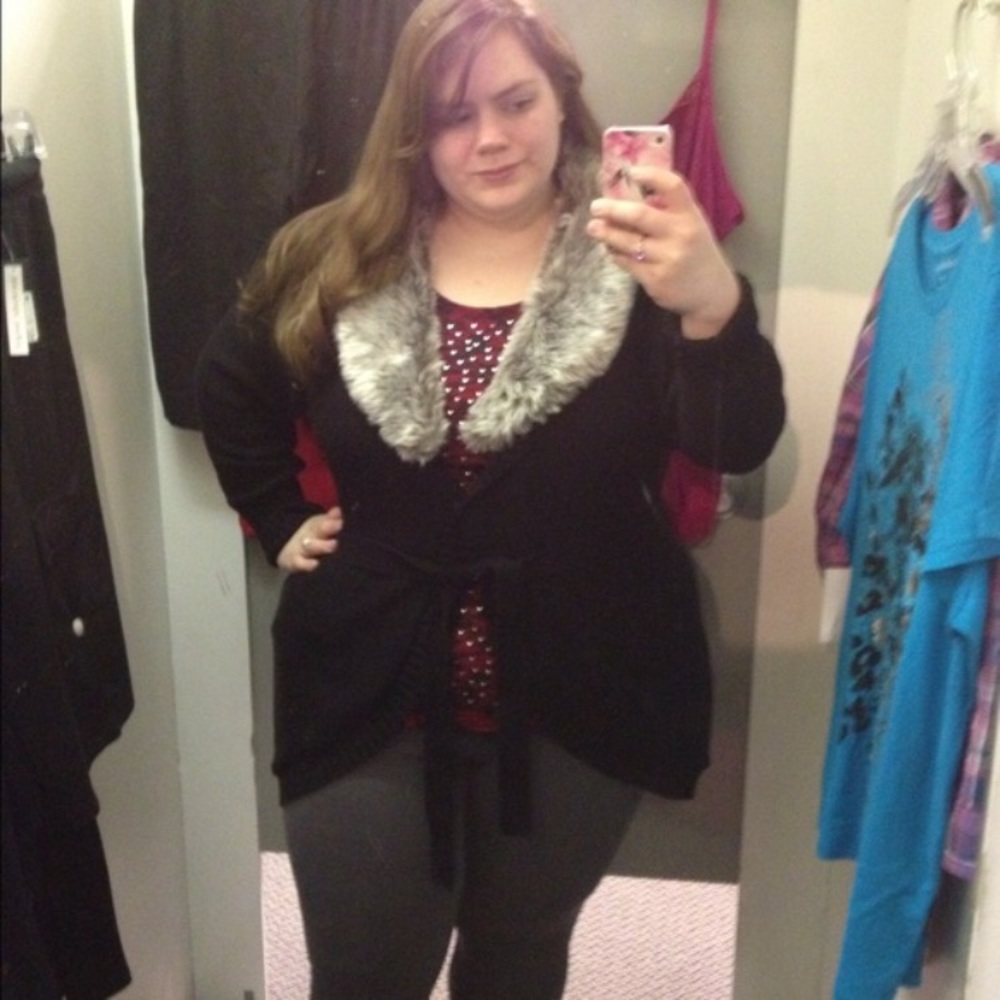 Cute n soft wrap around sweater w/ detachable fur