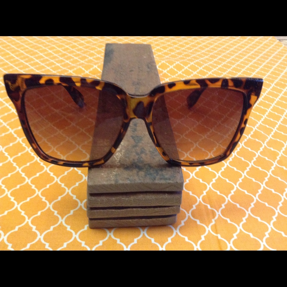 Women's shades