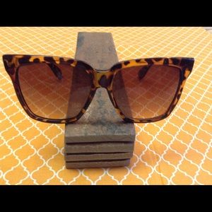 Women's shades