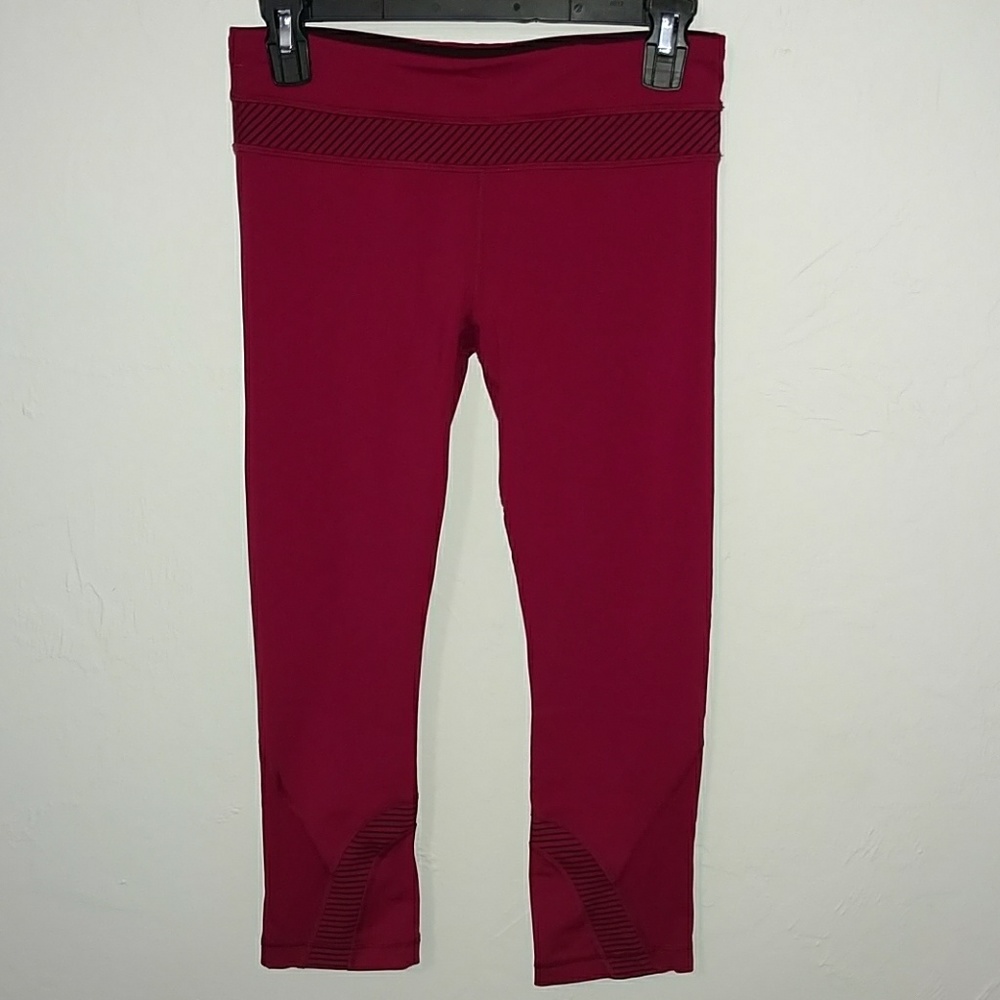 Lululemon pink capris
