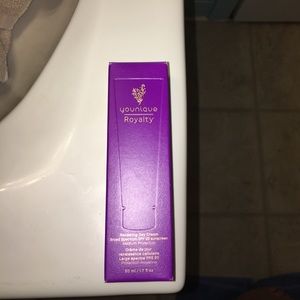 Retail. Younique Royalty Renewing Day Cream.