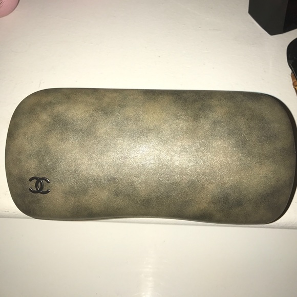 Authentic Chanel sunglasses with new case - Picture 3 of 4