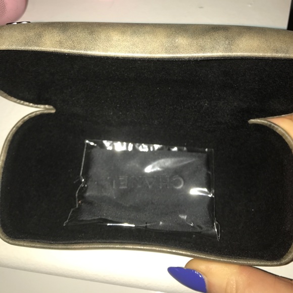 Authentic Chanel sunglasses with new case - Picture 4 of 4