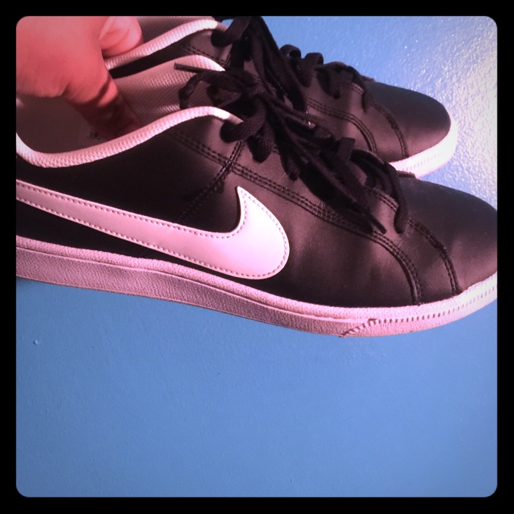 Nike tennis shoes