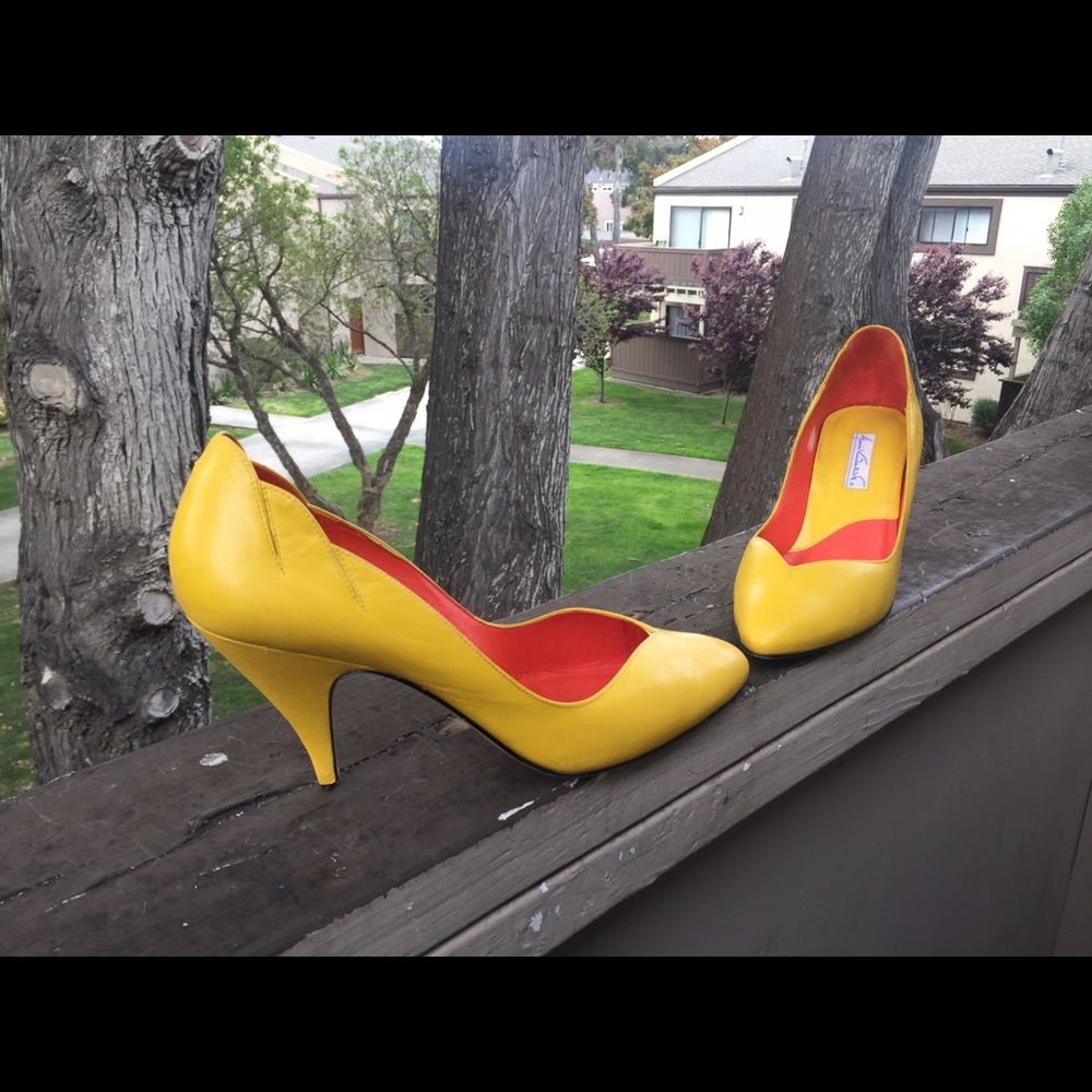 Yellow 50s Style Yellow Classic Heels Size 8.5N