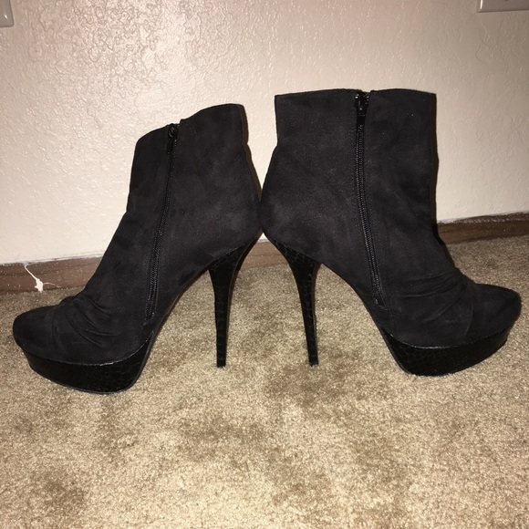 🚫DONATED🚫 - Picture 2 of 9