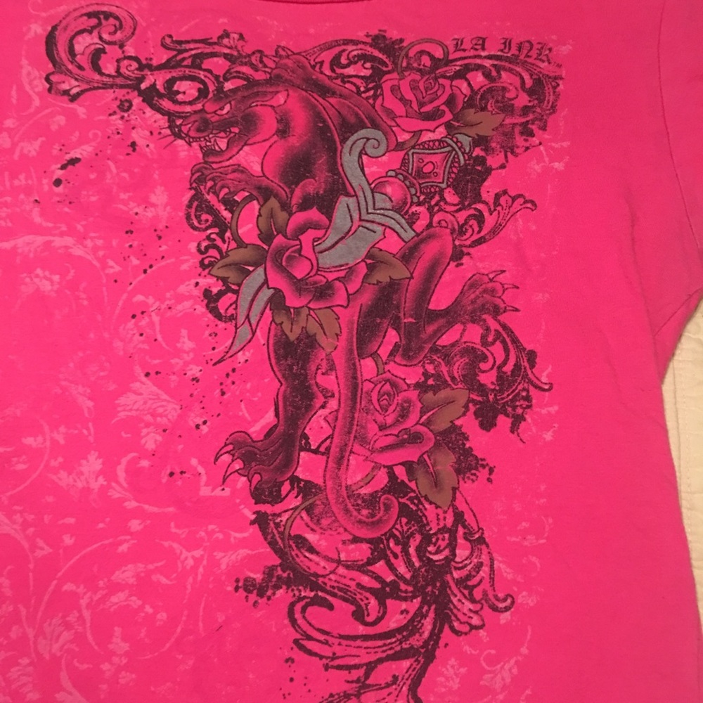 Cute fitted v neck shirt