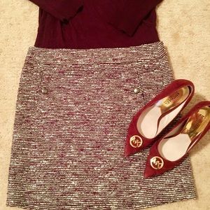 Sweet and sexy Loft skirt