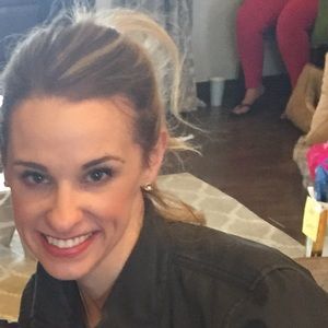 Meet your Posher, Laura