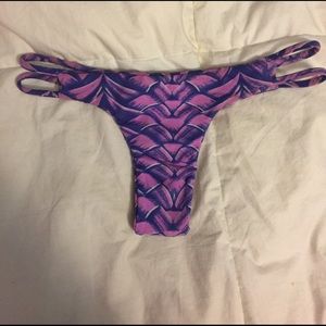 Midori Dragon Fruit Seamless Lily Bottom S