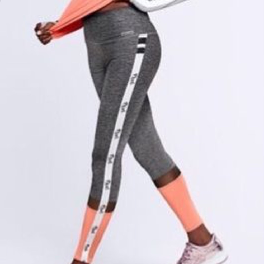 PINK VS leggings trade with @gabbeyyrenee