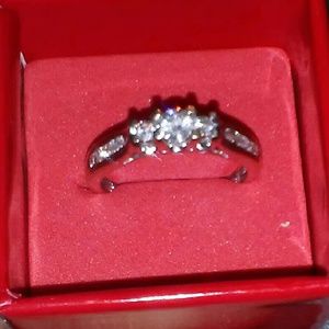 14k white gold and diamond ring