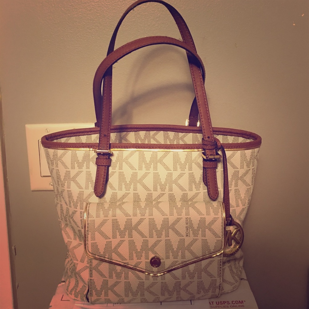 MK Shoulder bag with gold detail