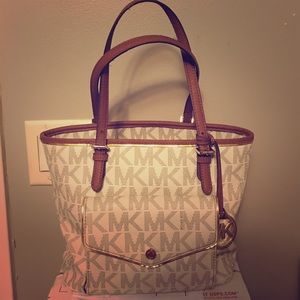 MK Shoulder bag with gold detail