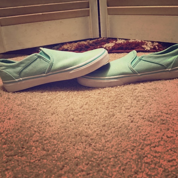 Vans - Picture 2 of 2