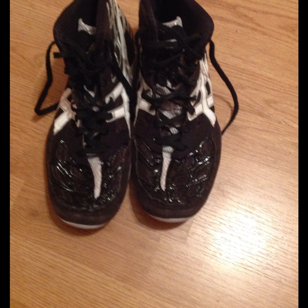 Shoes for wrestling