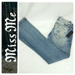 New- Miss Me 23x33 Signature Bootcut