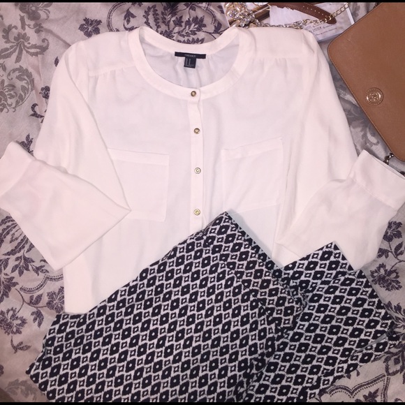 FOREVER 21 Sheer ladies button down blouse - Picture 2 of 4