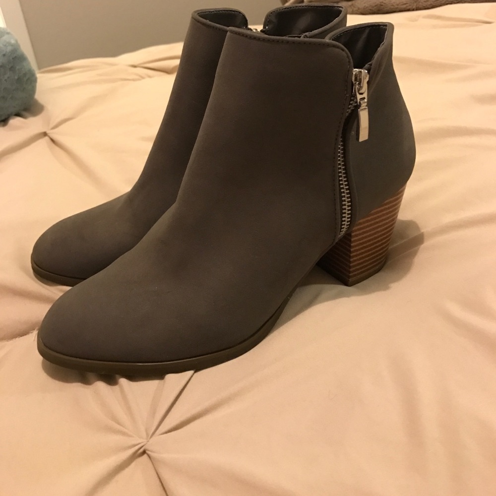 Never worn Style & CO Gray booties- size 9