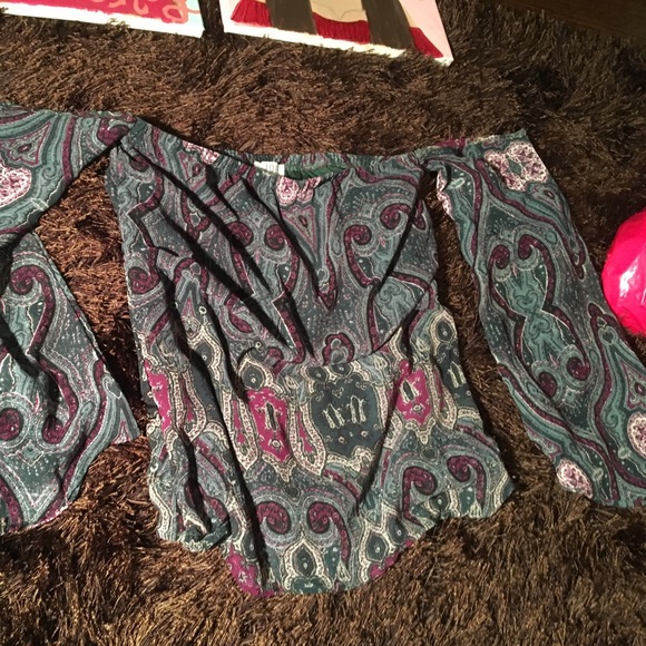 Long sleeve open shoulder - Picture 2 of 2