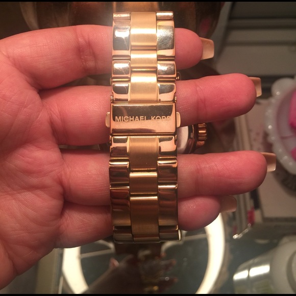 Michael Kors MK5212 Gold gold Watch. - Picture 4 of 7