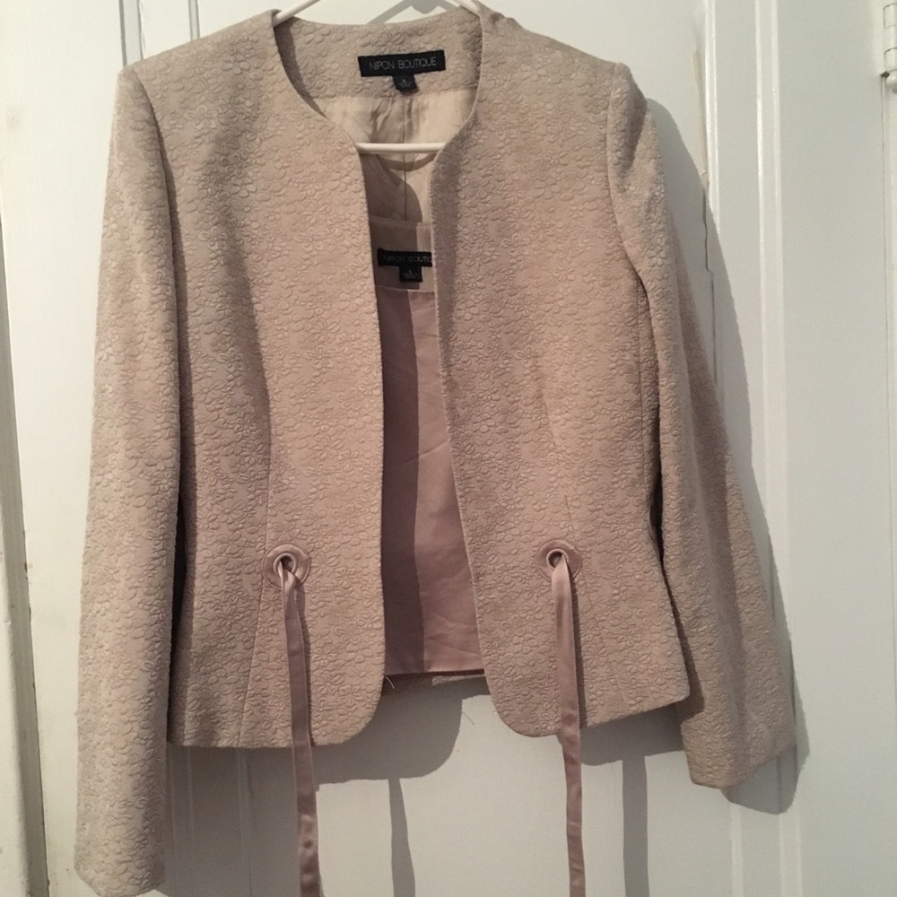 NIPON BOUTIQUE cream blazer + top