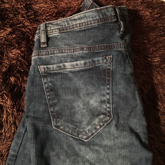 Skinny jeans with slight denim wash. High waisted! - Picture 4 of 4