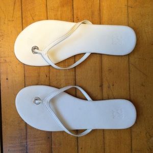 Flat NY and co sandals