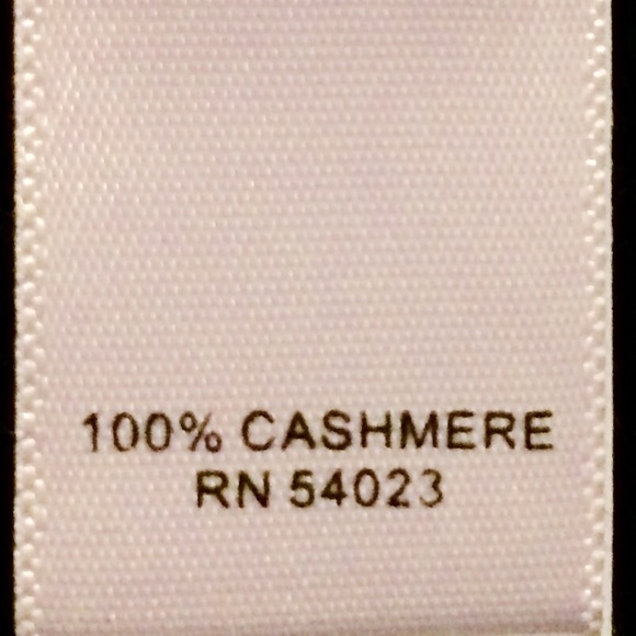 100% CASHMERE Banana Republic sweater - Picture 3 of 3