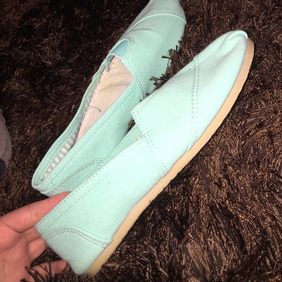 Mint colored shoes! - Picture 2 of 2